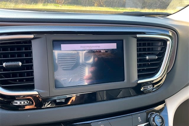 Thumbnail: 2022 Chrysler Voyager - 24