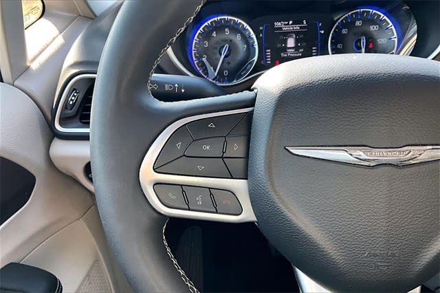 Thumbnail: 2022 Chrysler Voyager - 22