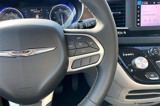 Thumbnail: 2022 Chrysler Voyager - 23