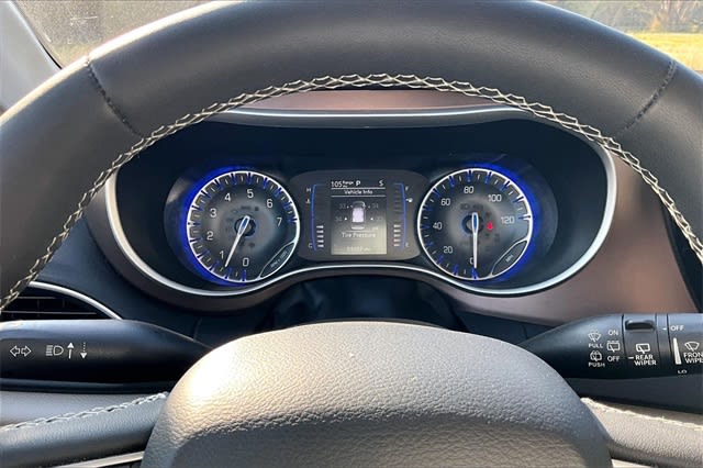 Thumbnail: 2022 Chrysler Voyager - 16