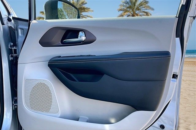 Thumbnail: 2022 Chrysler Voyager - 26