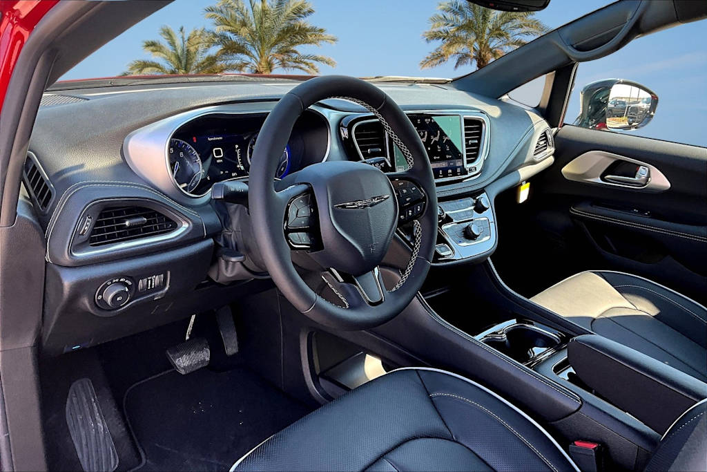 Thumbnail: 2026 Chrysler Pacifica - 2