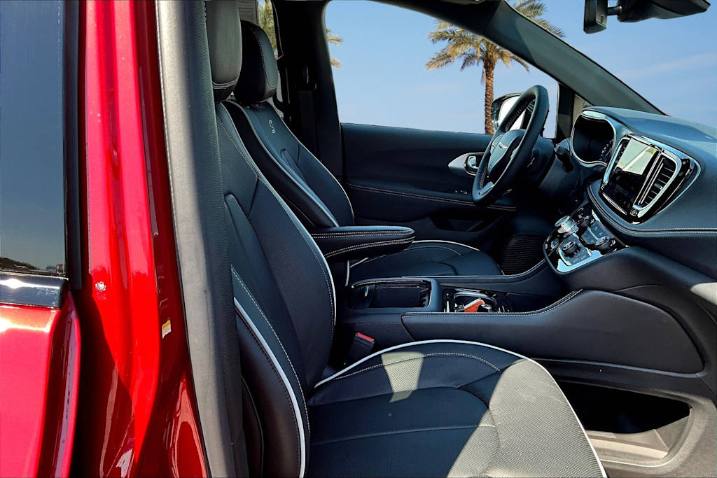 Thumbnail: 2026 Chrysler Pacifica - 18