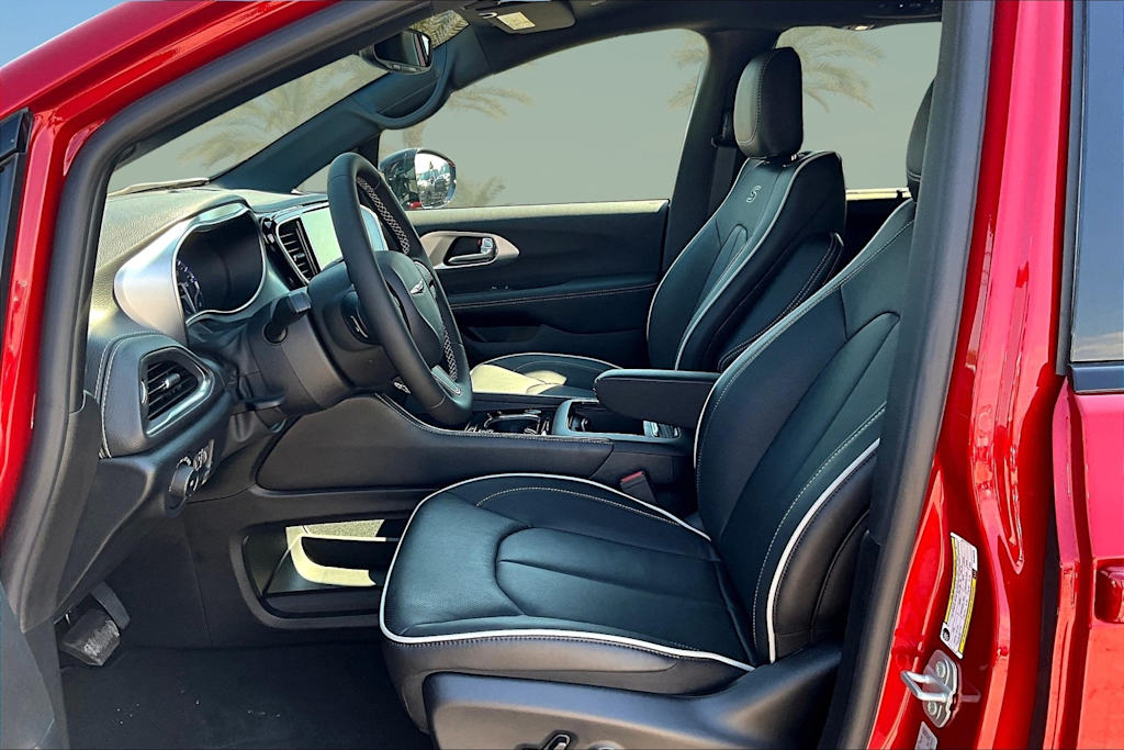 Thumbnail: 2026 Chrysler Pacifica - 11