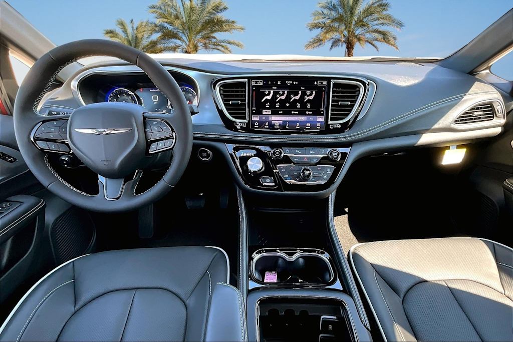 Thumbnail: 2026 Chrysler Pacifica - 9