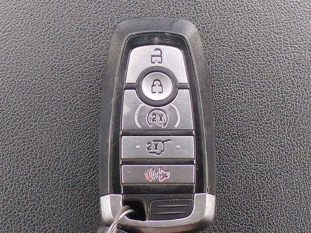 2022 Ford Edge Titanium 16
