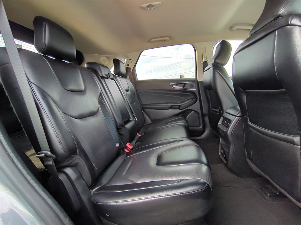 2022 Ford Edge Titanium 27