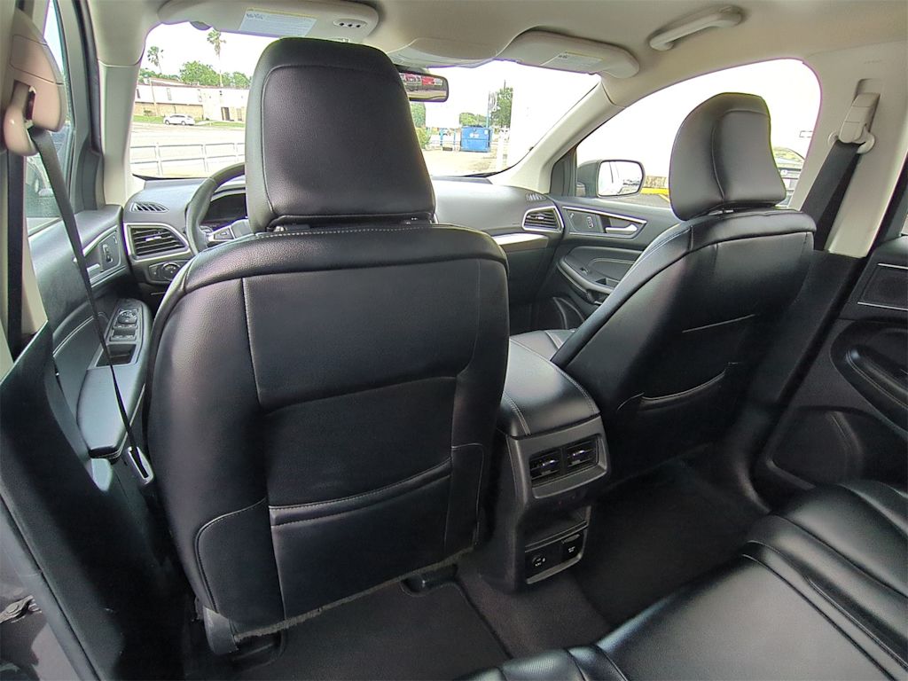 2022 Ford Edge Titanium 11
