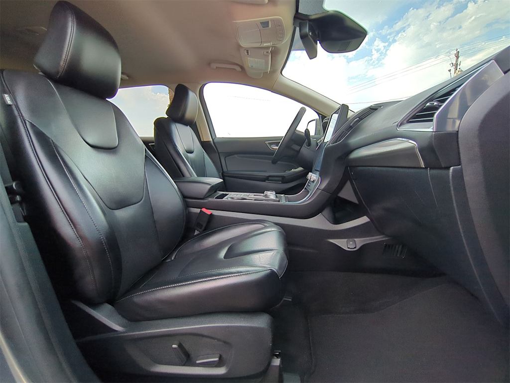 2022 Ford Edge Titanium 10