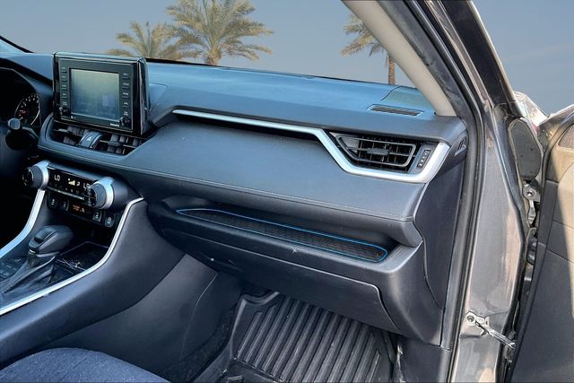 Thumbnail: 2020 Toyota RAV4 - 17