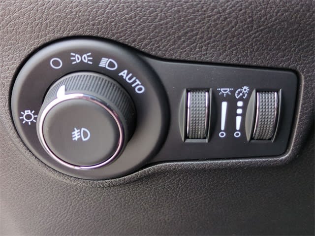 Thumbnail: 2025 Jeep Compass - 25