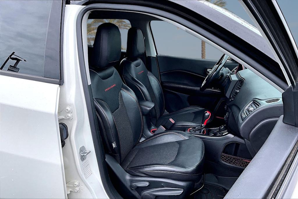 Thumbnail: 2020 Jeep Compass - 11