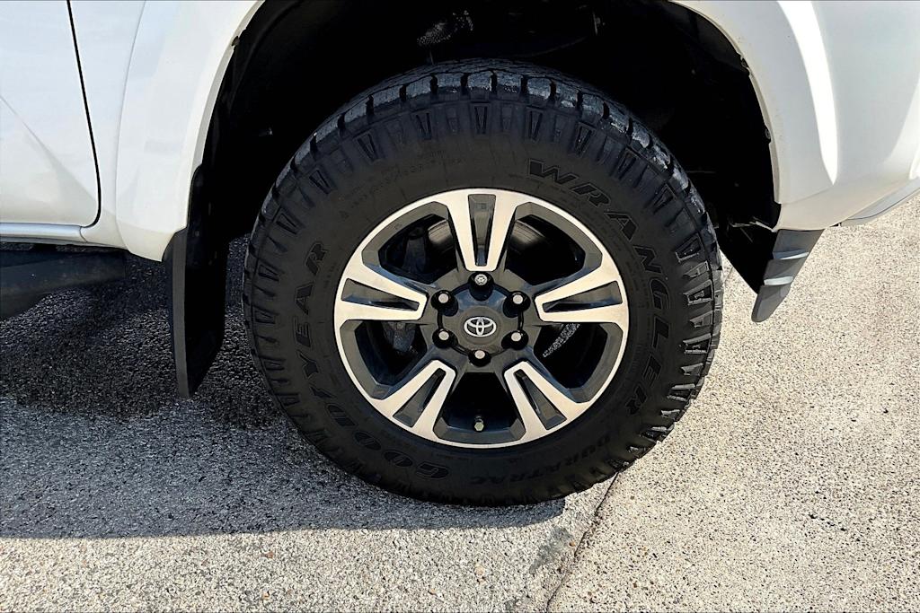 Thumbnail: 2019 Toyota Tacoma - 33