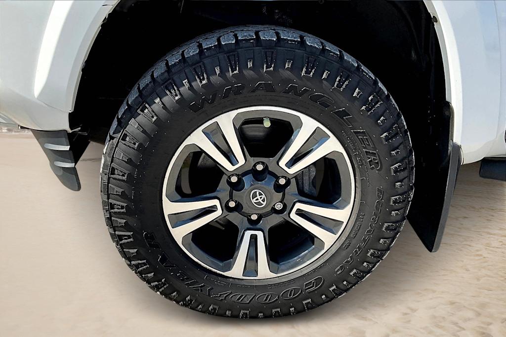 Thumbnail: 2019 Toyota Tacoma - 8