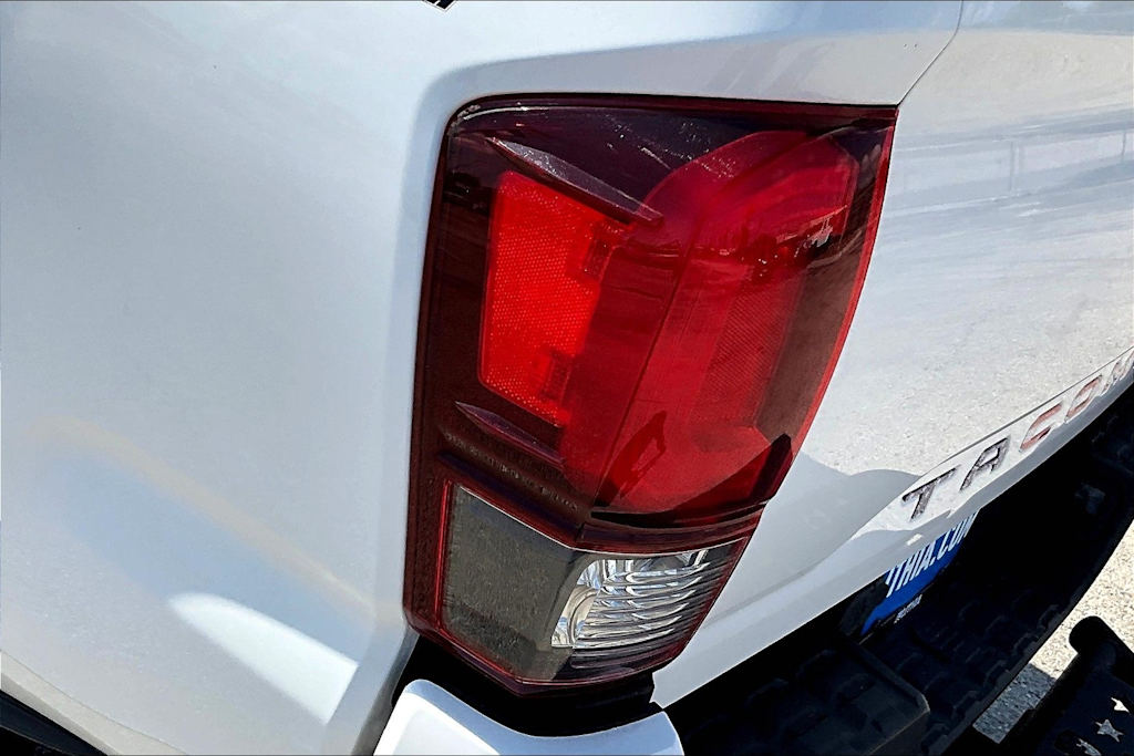 Thumbnail: 2019 Toyota Tacoma - 31