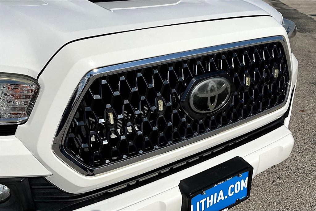 Thumbnail: 2019 Toyota Tacoma - 32