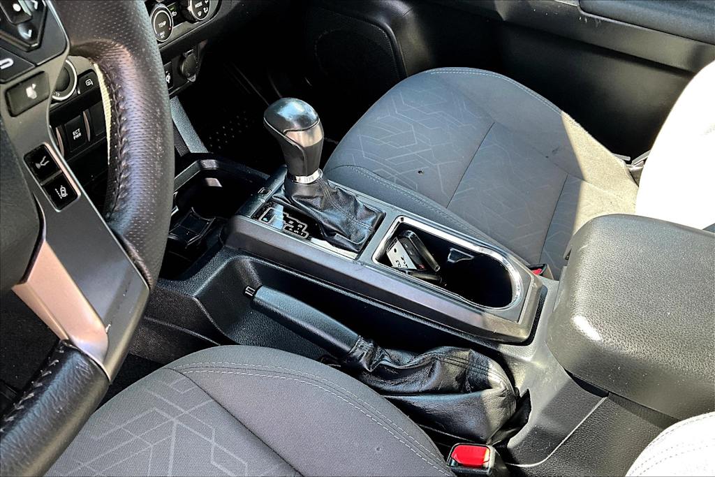 Thumbnail: 2019 Toyota Tacoma - 16