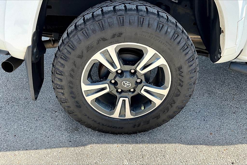 Thumbnail: 2019 Toyota Tacoma - 34