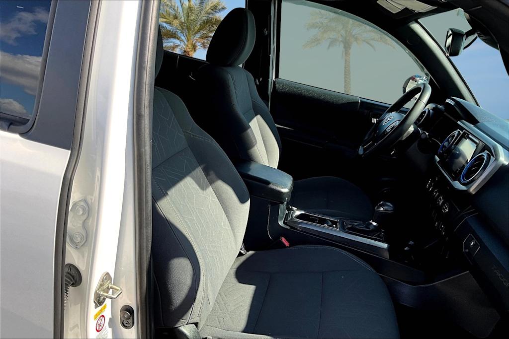Thumbnail: 2019 Toyota Tacoma - 12