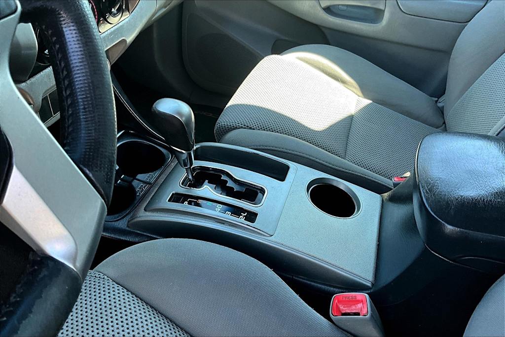 Thumbnail: 2015 Toyota Tacoma - 15