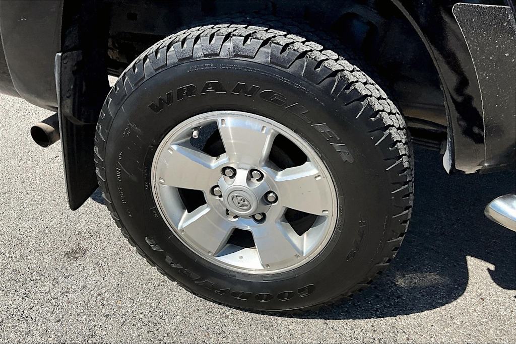 Thumbnail: 2015 Toyota Tacoma - 34