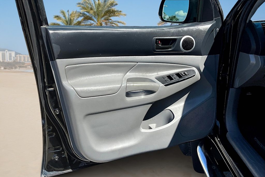 Thumbnail: 2015 Toyota Tacoma - 27