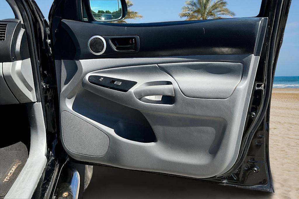 Thumbnail: 2015 Toyota Tacoma - 28