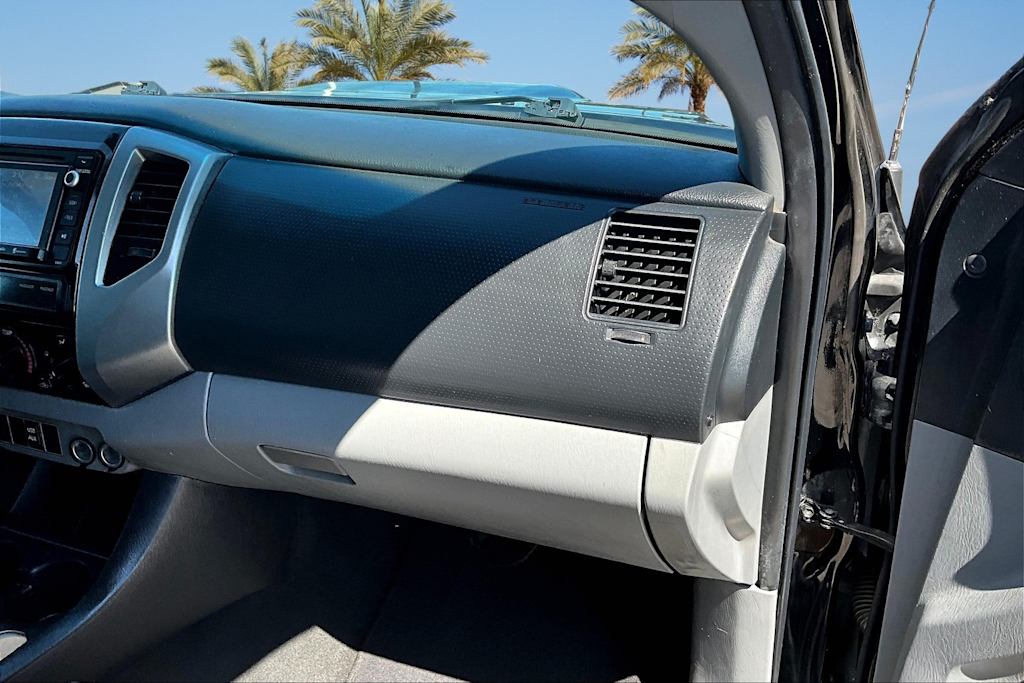 Thumbnail: 2015 Toyota Tacoma - 23