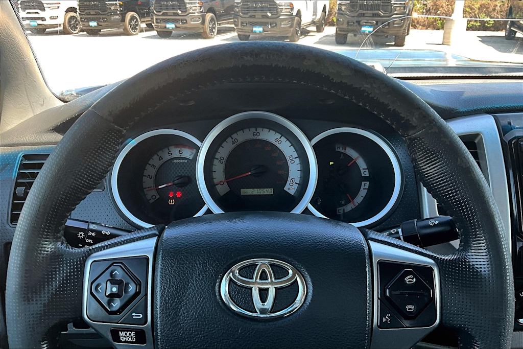 Thumbnail: 2015 Toyota Tacoma - 16