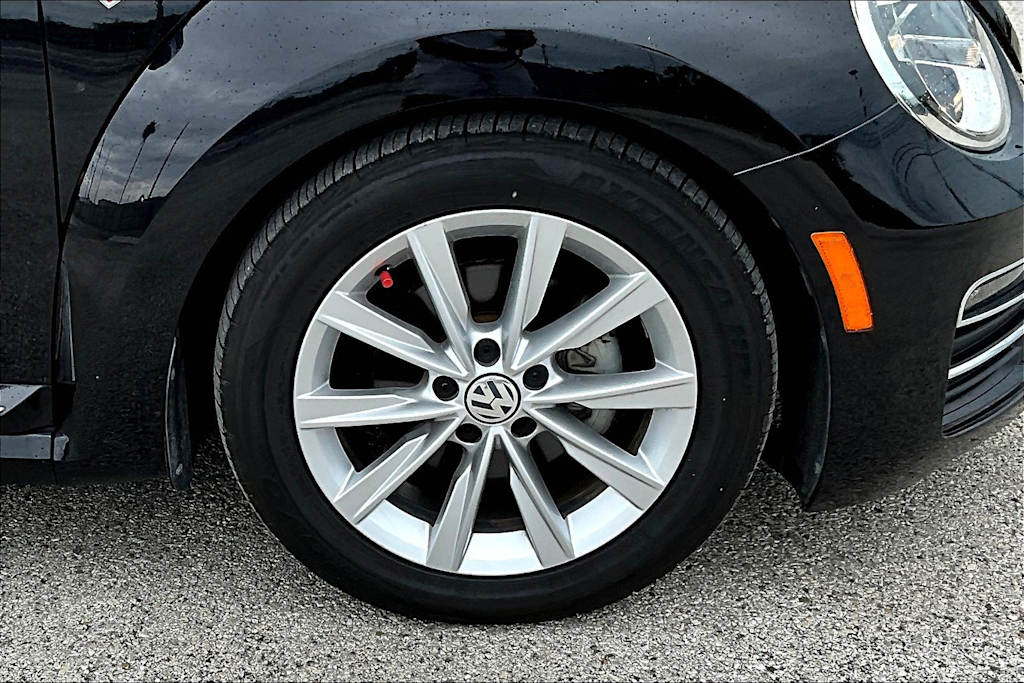 Thumbnail: 2019 Volkswagen Beetle - 32