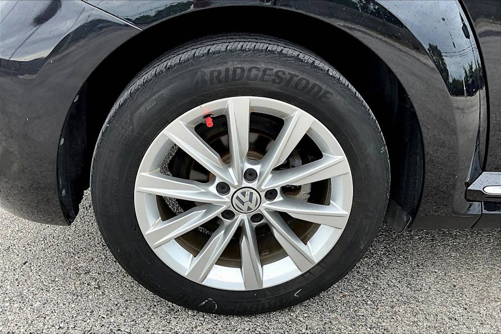 Thumbnail: 2019 Volkswagen Beetle - 33