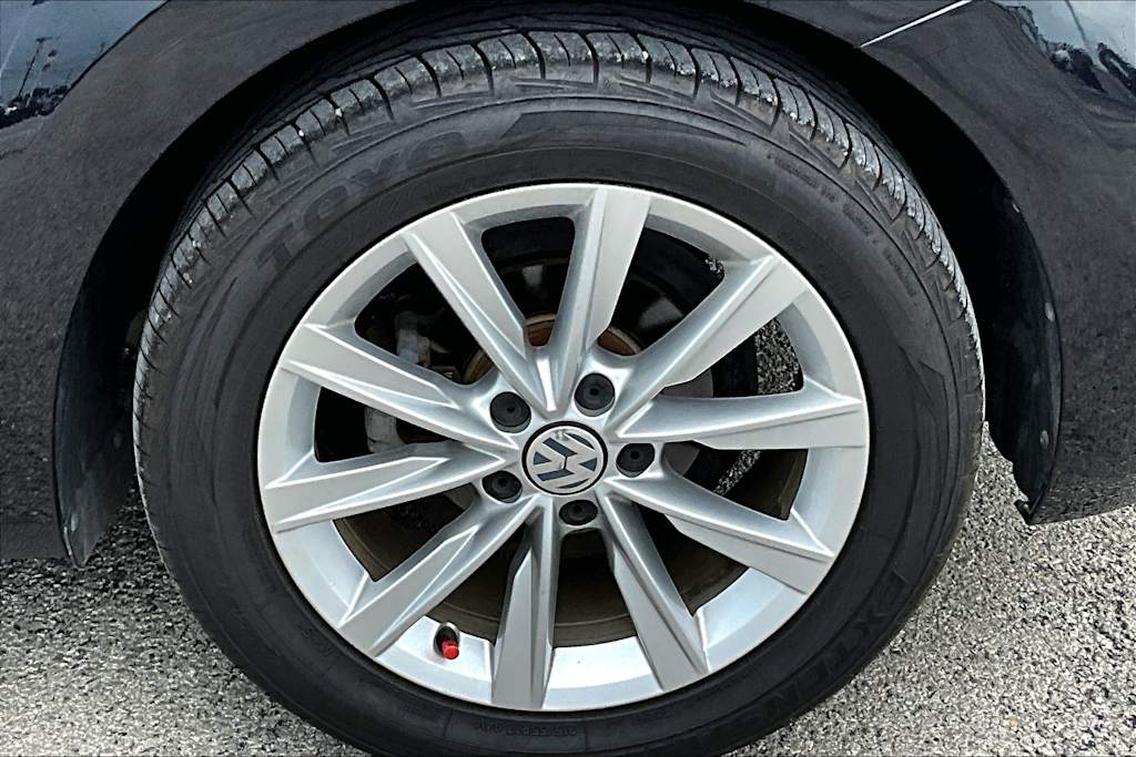 Thumbnail: 2019 Volkswagen Beetle - 34