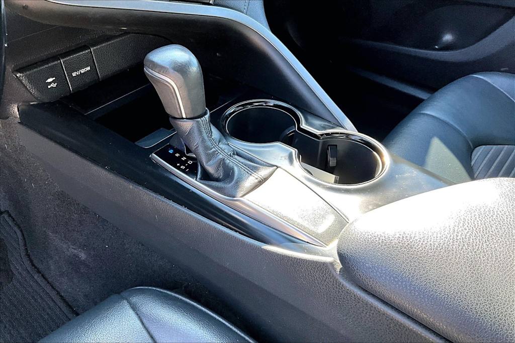 Thumbnail: 2019 Toyota Camry - 16