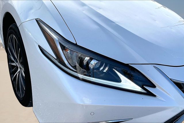 Thumbnail: 2023 Lexus ES - 20