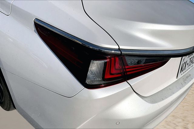 Thumbnail: 2023 Lexus ES - 21