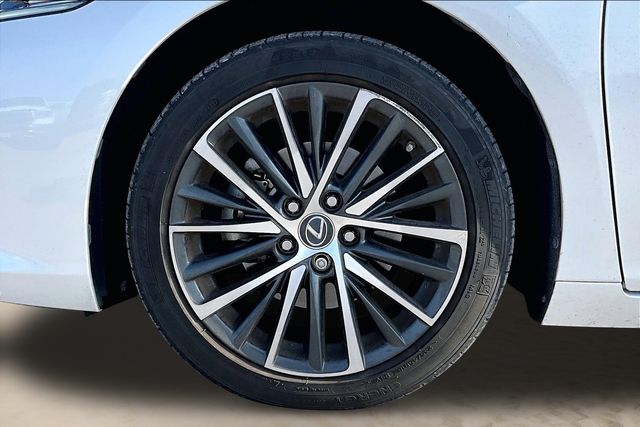 Thumbnail: 2023 Lexus ES - 7