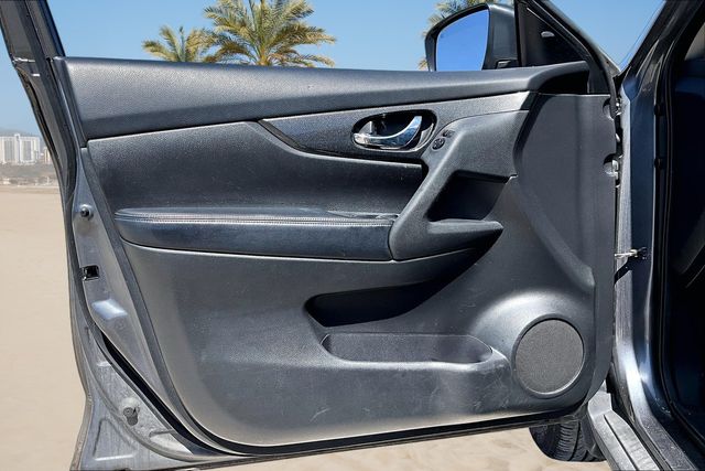 Thumbnail: 2016 Nissan Rogue - 17