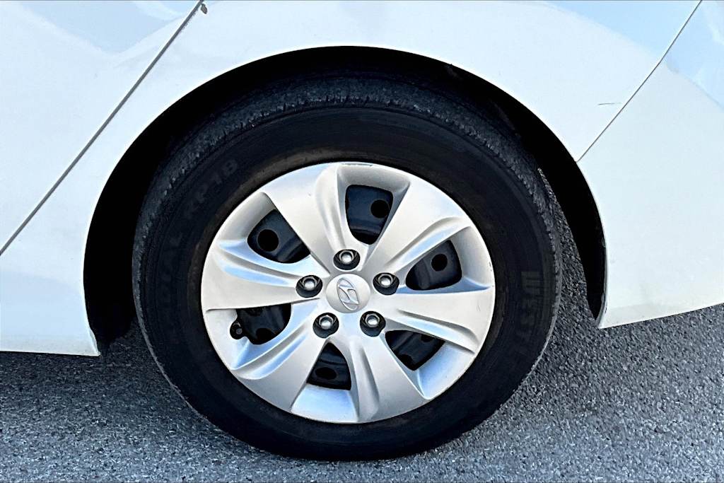 Thumbnail: 2016 Hyundai Elantra - 34