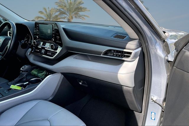 Thumbnail: 2022 Toyota Highlander - 16