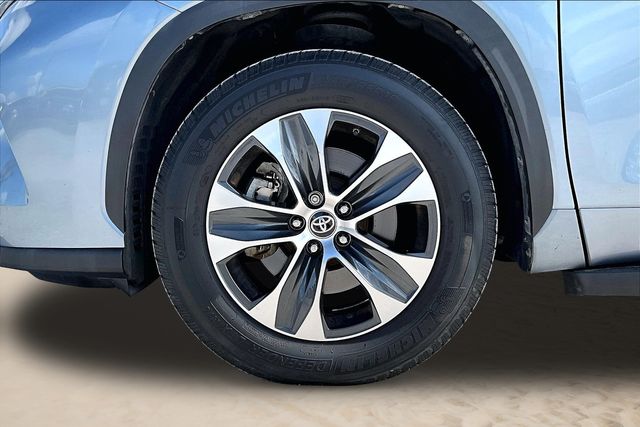 Thumbnail: 2022 Toyota Highlander - 7