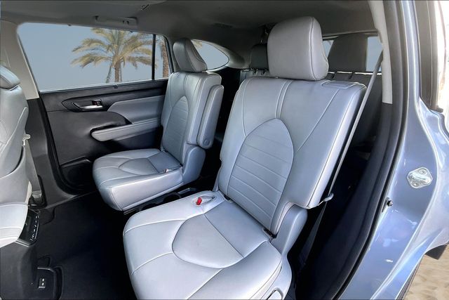 Thumbnail: 2022 Toyota Highlander - 13