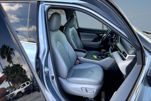 Thumbnail: 2022 Toyota Highlander - 9