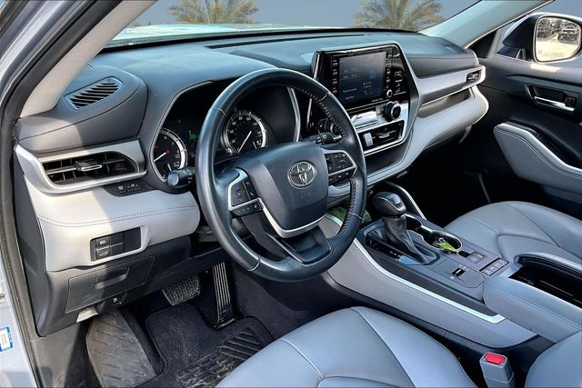 Thumbnail: 2022 Toyota Highlander - 2