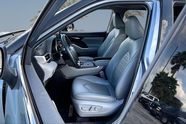 Thumbnail: 2022 Toyota Highlander - 8