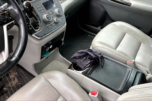 Thumbnail: 2019 Toyota Sienna - 11