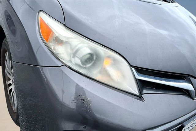 Thumbnail: 2019 Toyota Sienna - 17