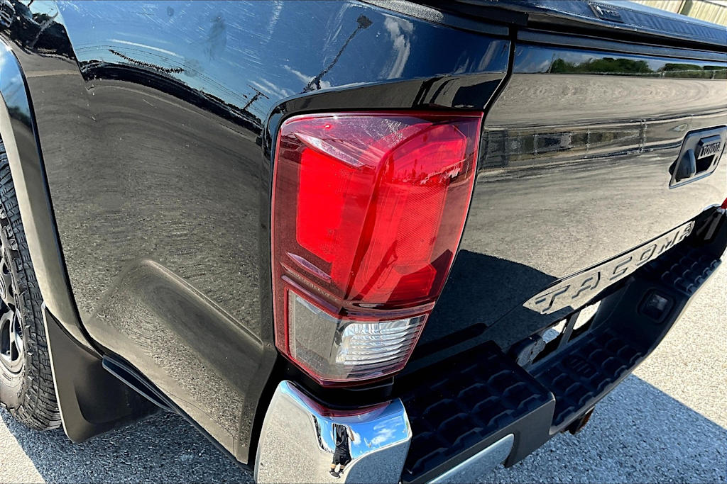 Thumbnail: 2021 Toyota Tacoma - 32