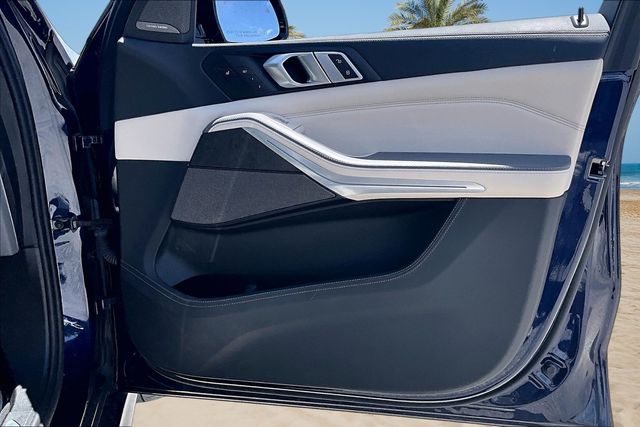 Thumbnail: 2024 BMW X7 - 19