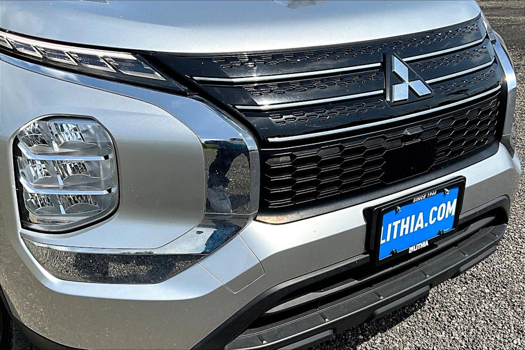 2022 Mitsubishi Outlander ES 28