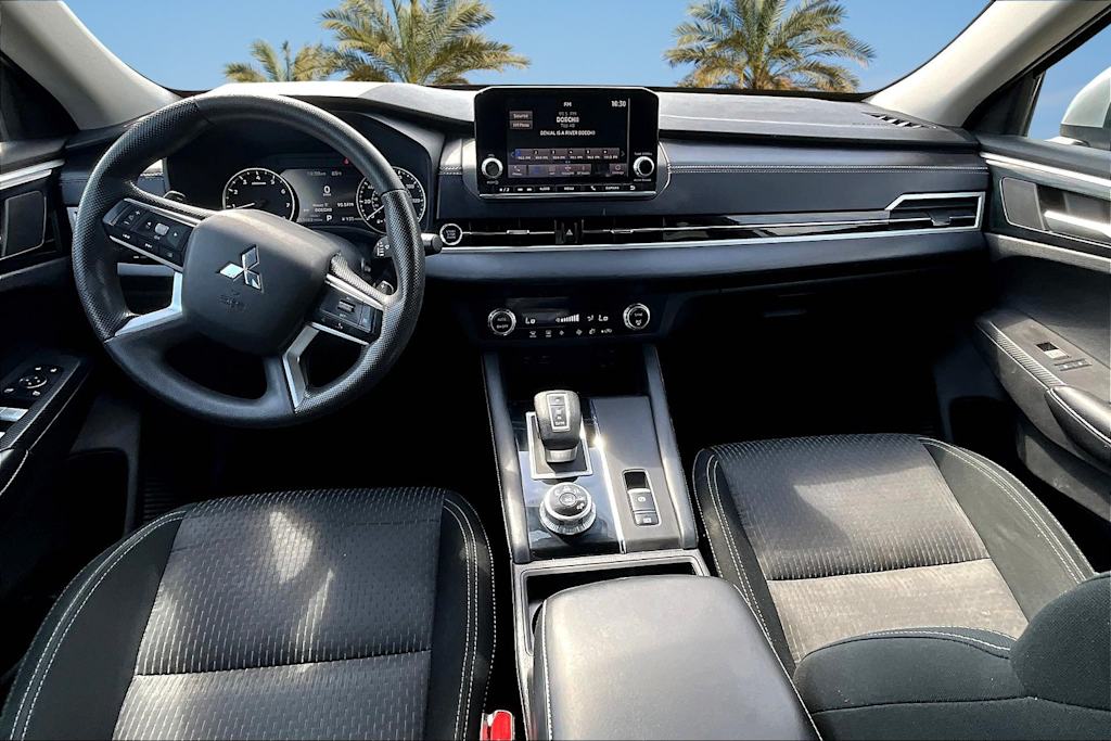 2022 Mitsubishi Outlander ES 2